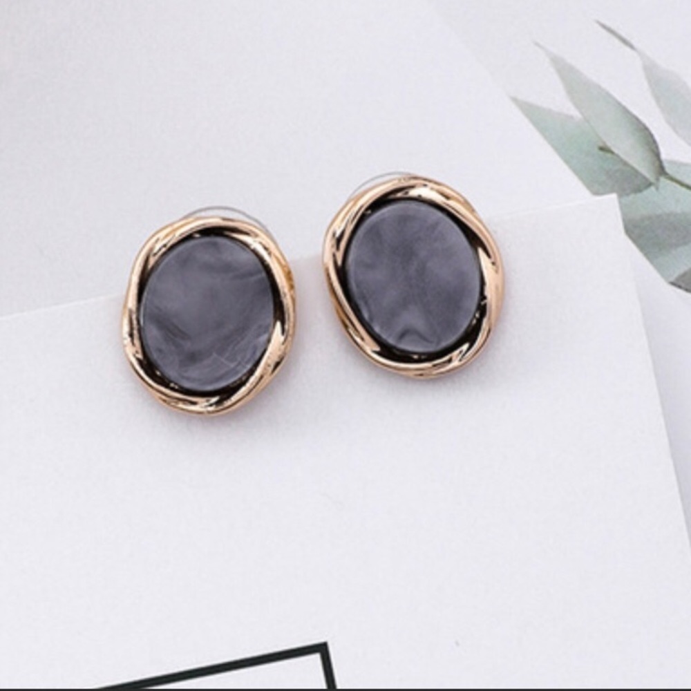 Fashion statement Grey stone gold tone stud earrings